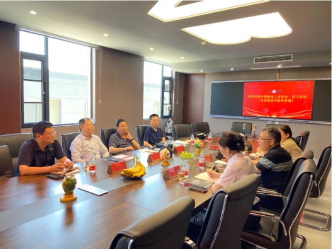 “訪企問需，聚焦發(fā)展”——中國軸協(xié)理事長周宇一行蒞臨鴻元軸承調(diào)研指導(dǎo)工作